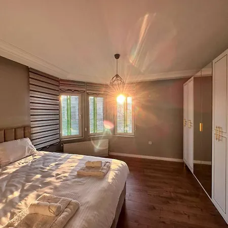 Yesil Panjurlu Bahceli *