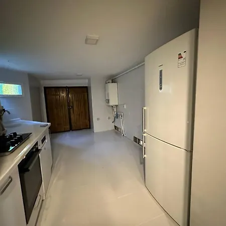 Yesil Panjurlu Bahceli *