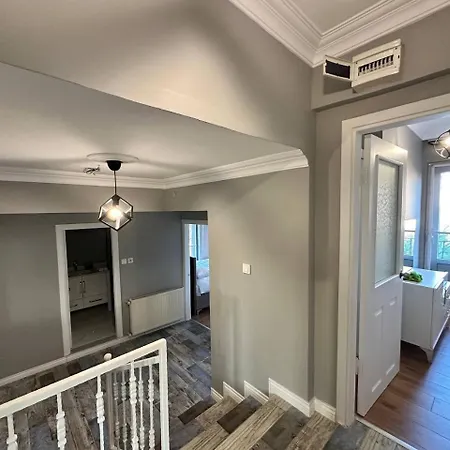 Villa Yesil Panjurlu Bahceli