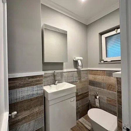 Villa Yesil Panjurlu Bahceli *