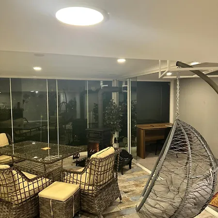 Yesil Panjurlu Bahceli *