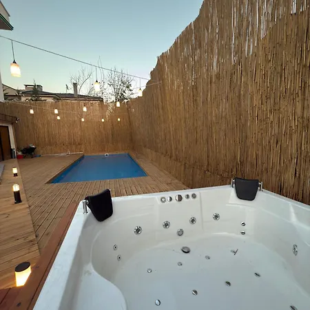 Yesil Panjurlu Bahceli Villa Nilufer