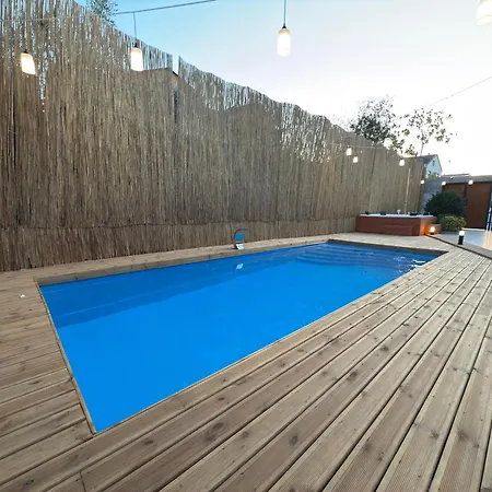 Yesil Panjurlu Bahceli Villa Nilufer