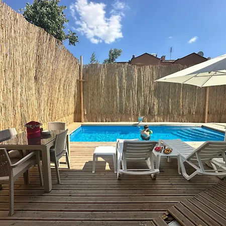 Yesil Panjurlu Bahceli