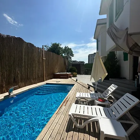 Villa Yesil Panjurlu Bahceli